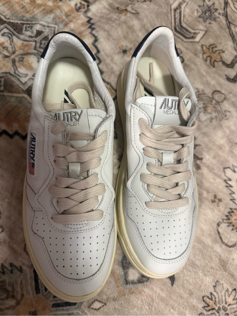 AUTRY MEDALIST LOW TOP SNEAKERS NEW 38 - Picture 3 of 7